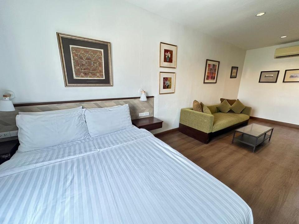 Chetuphon Gate Hotell Bangkok Exteriör bild