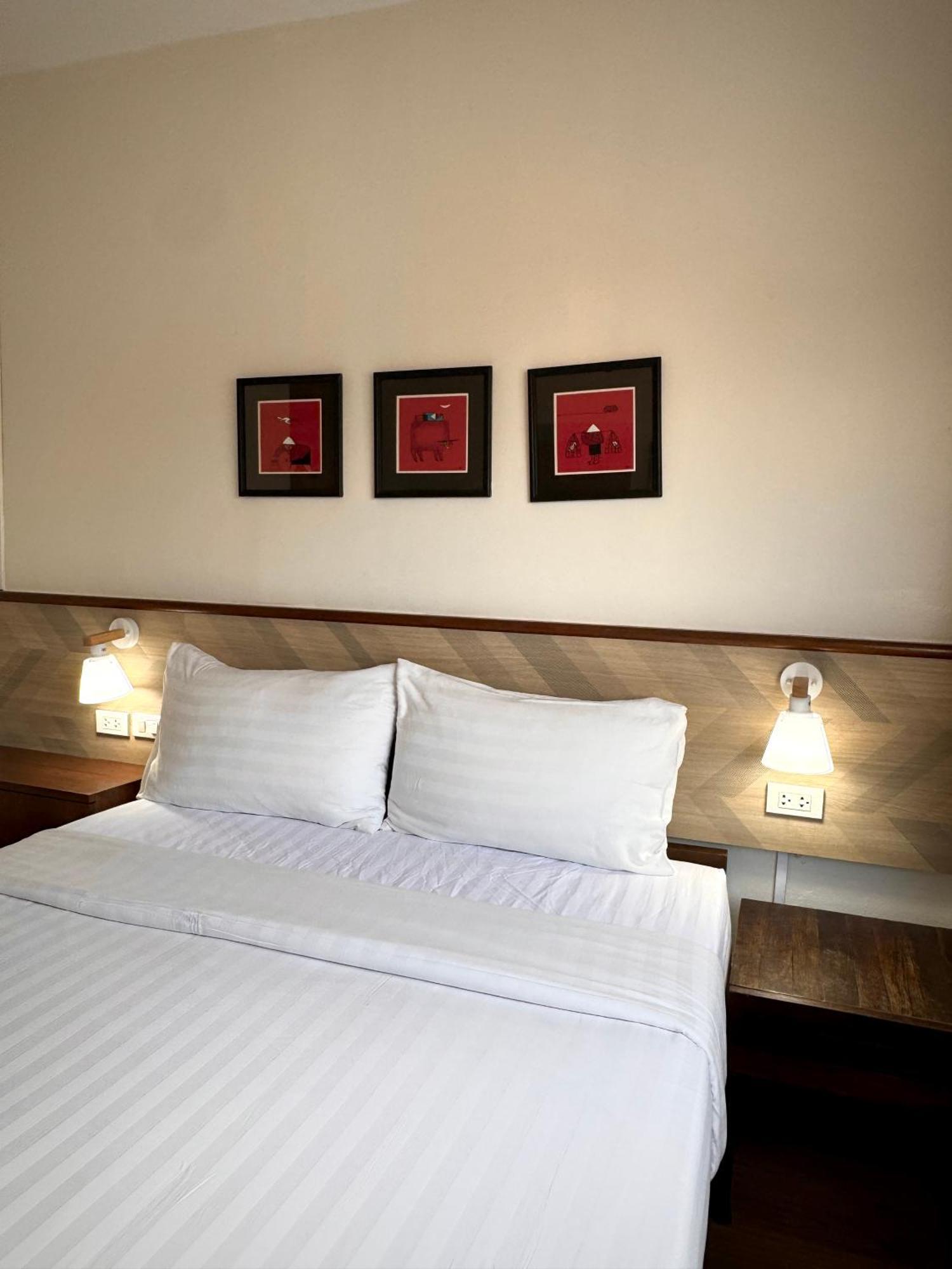Chetuphon Gate Hotell Bangkok Exteriör bild