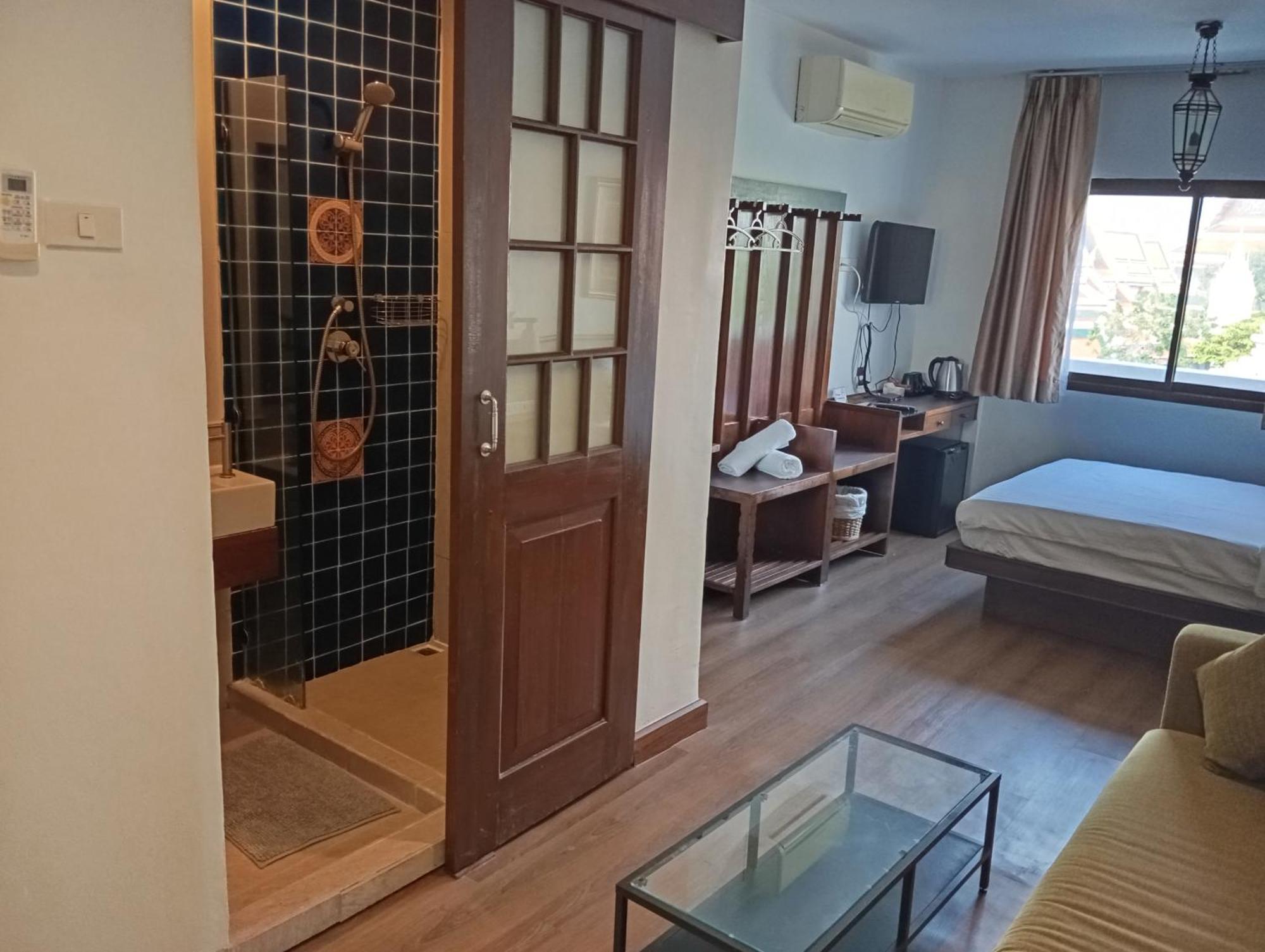 Chetuphon Gate Hotell Bangkok Exteriör bild